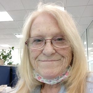 Meet your Posher, Rebecca